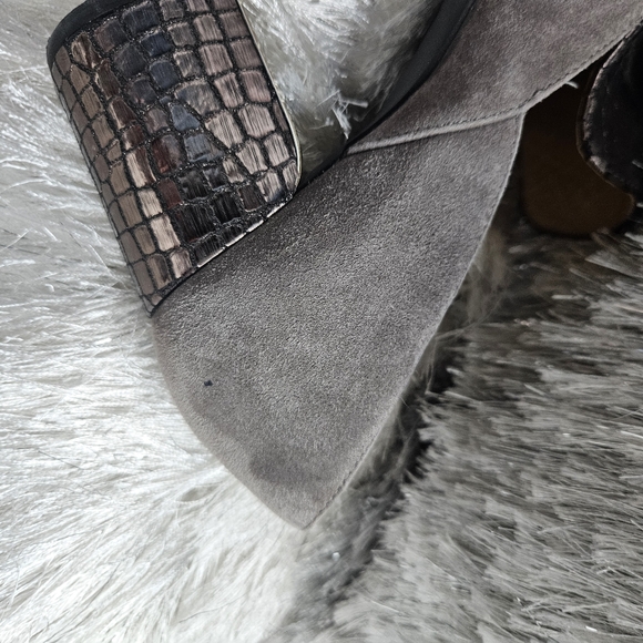 Barely worn Donald Pliner grey two tone with buckle/alligator style chunky heel - Picture 5 of 16